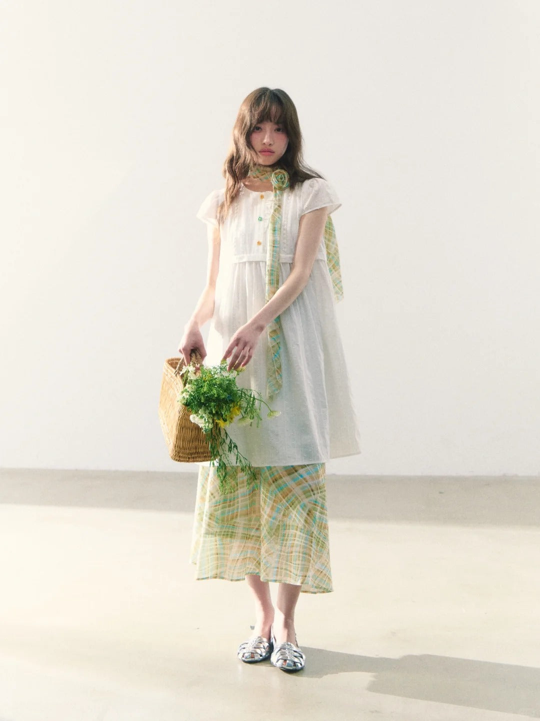 罐头粪便 - White Puff-Sleeve Dress + Forest Plaid Contrast Skirt