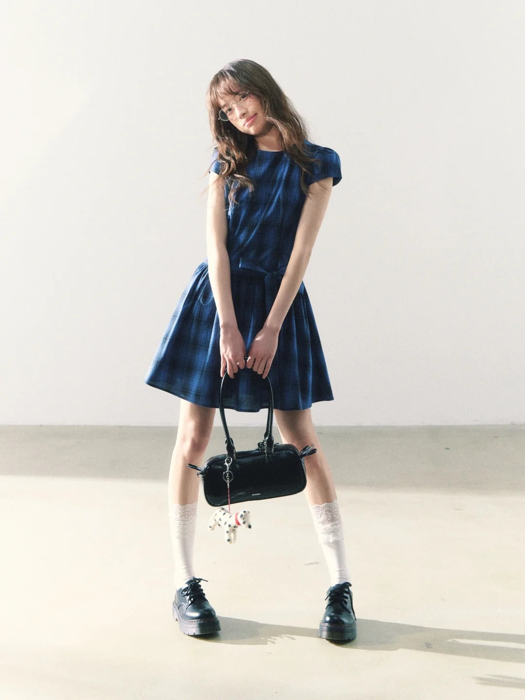 罐头粪便 - Sweet Navy Gingham Dress – Waist Tie & Round Neck Summer Look