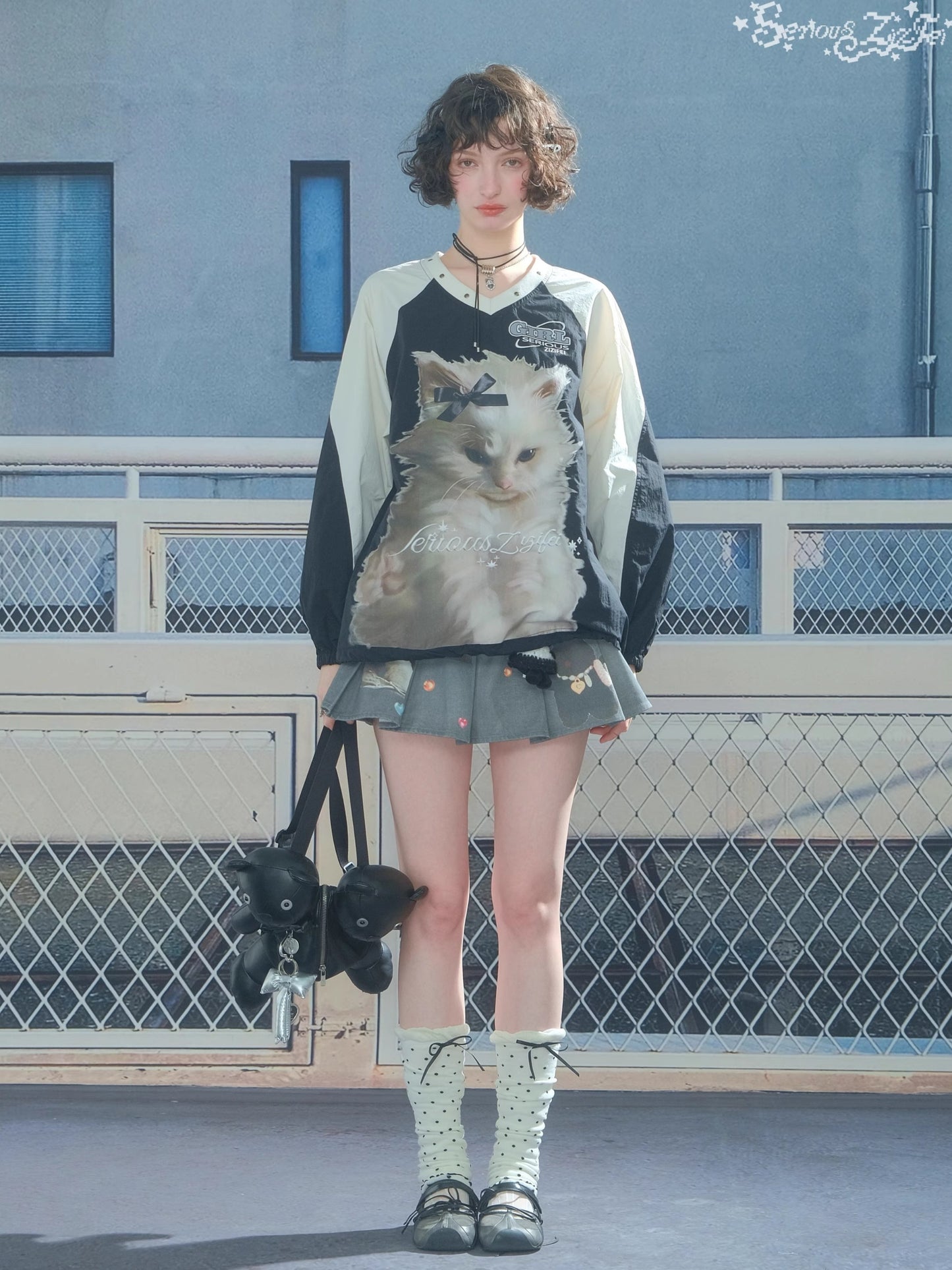ZiziFei - Black & White Colorblock Cat Print V-Neck Sweatshirt