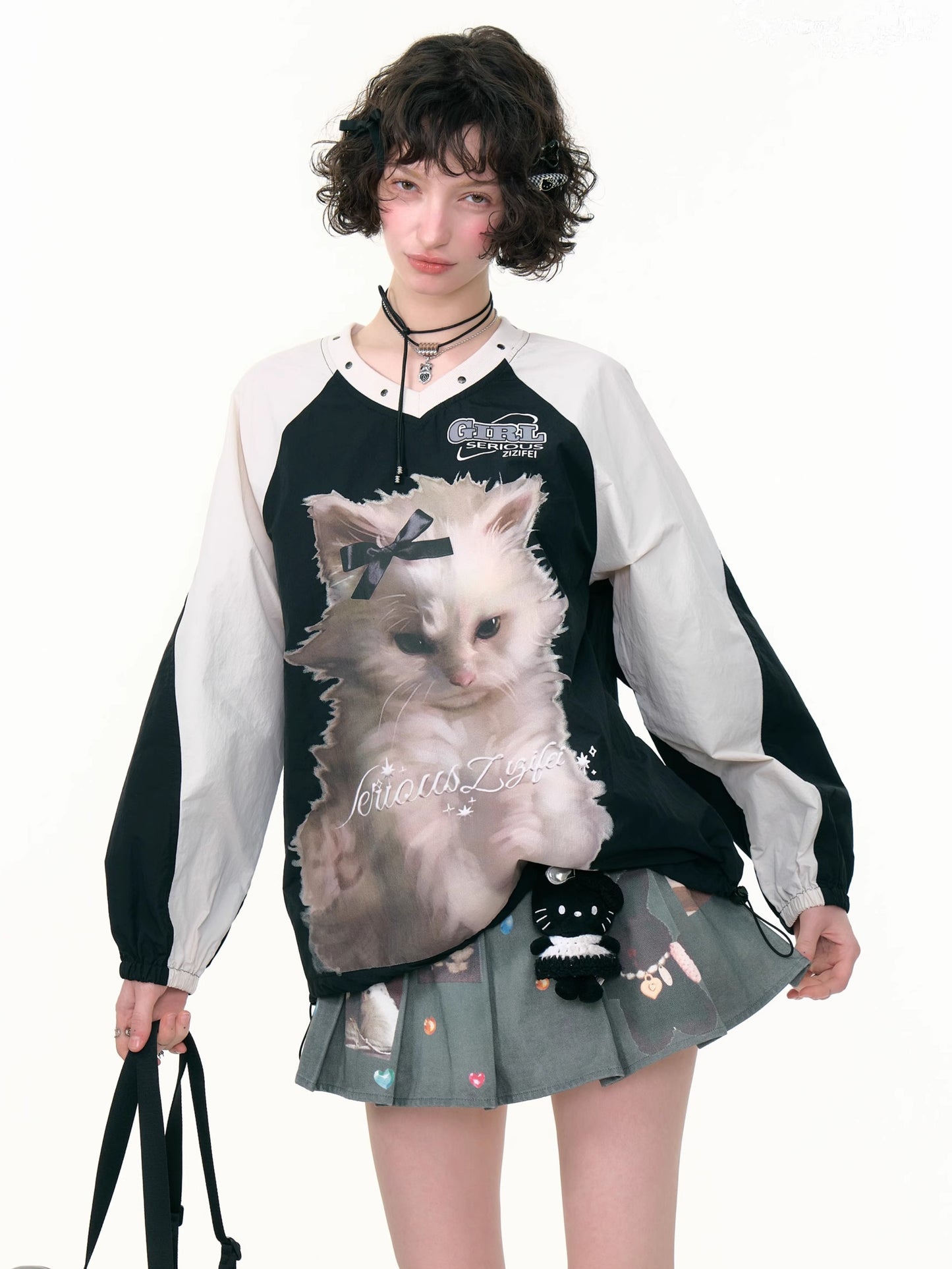 ZiziFei - Black & White Colorblock Cat Print V-Neck Sweatshirt