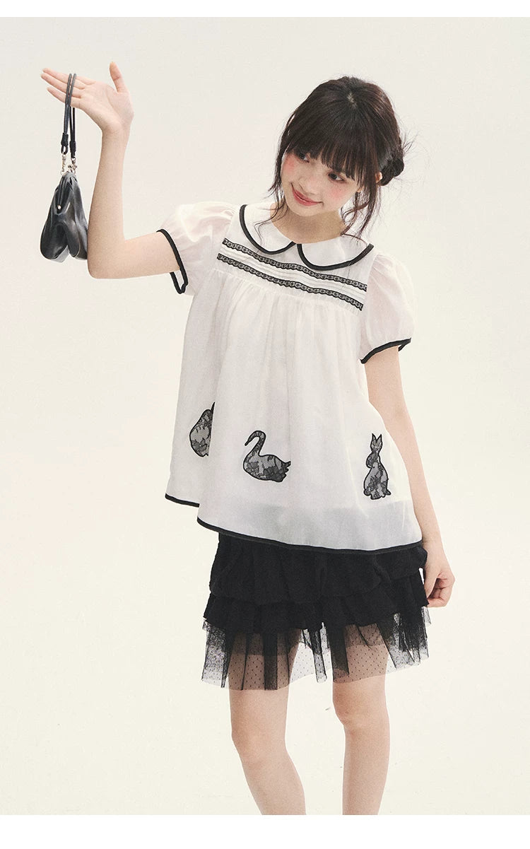 "Antique Dollhouse" Lace Appliqué Peter Pan Collar Puff Sleeve Blouse (Ivory White/ Still Blue)