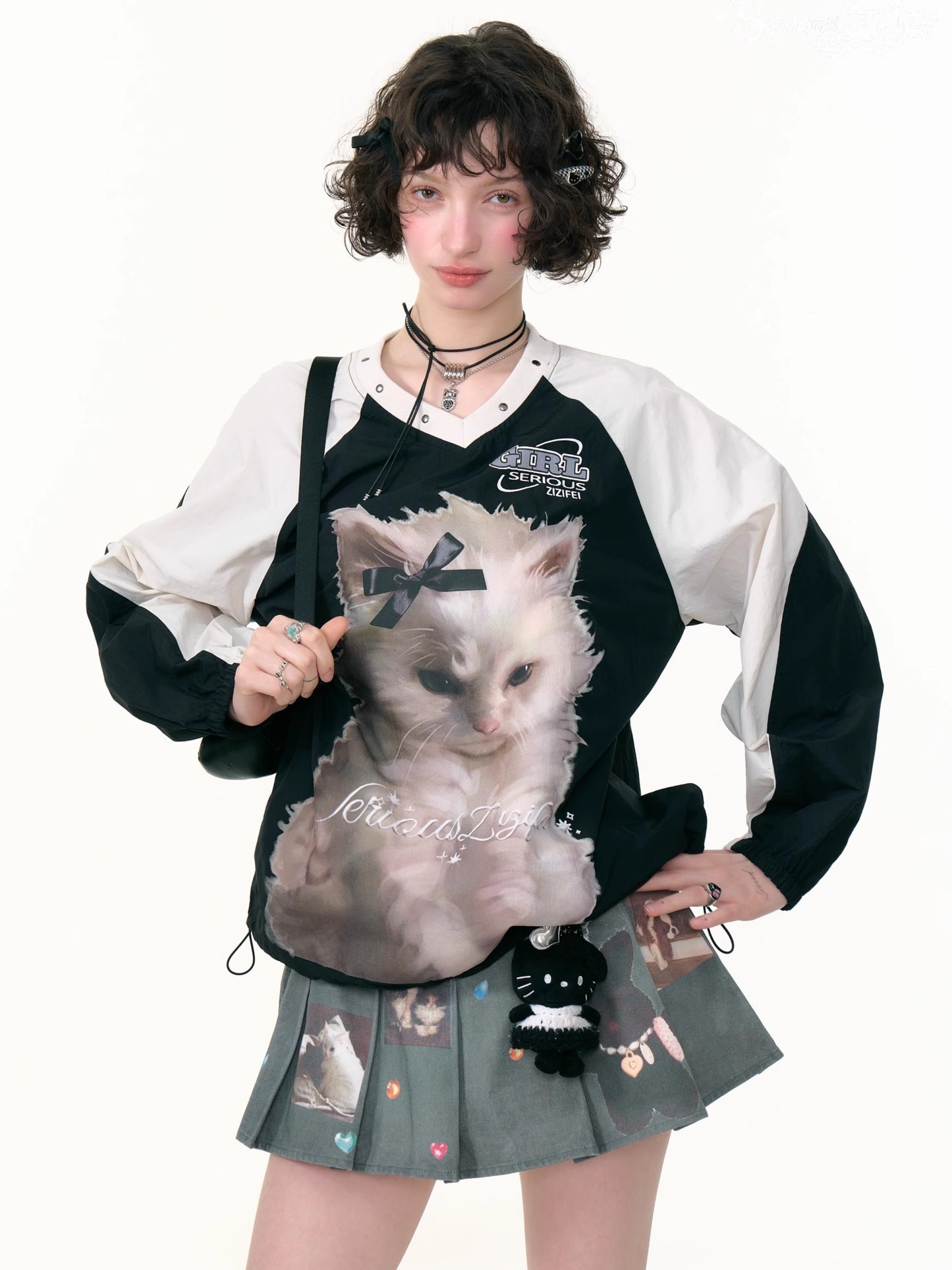 ZiziFei - Black & White Colorblock Cat Print V-Neck Sweatshirt