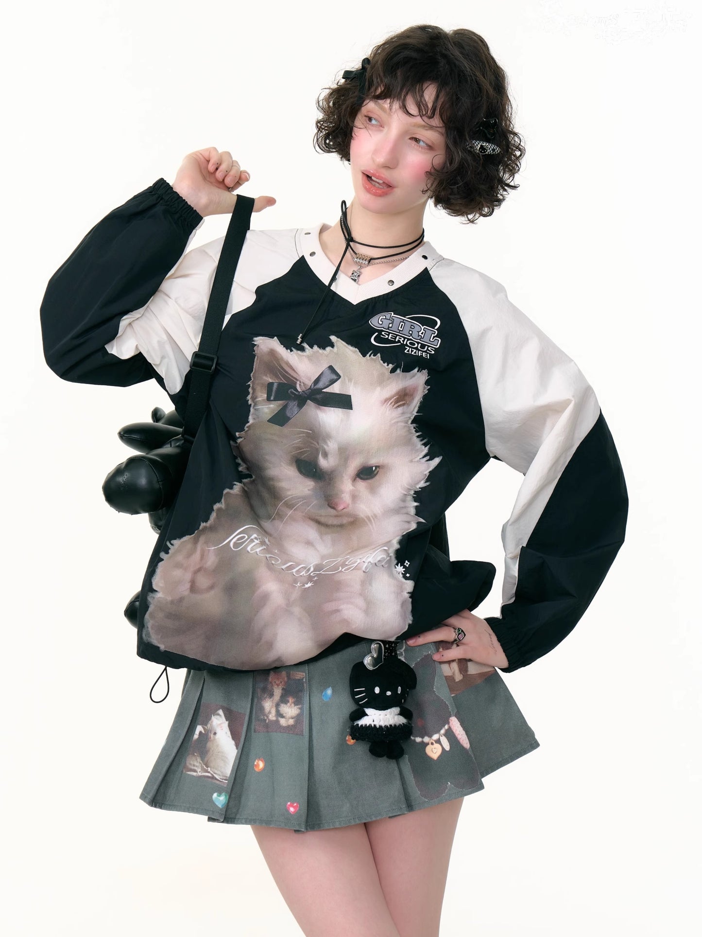 ZiziFei - Black & White Colorblock Cat Print V-Neck Sweatshirt