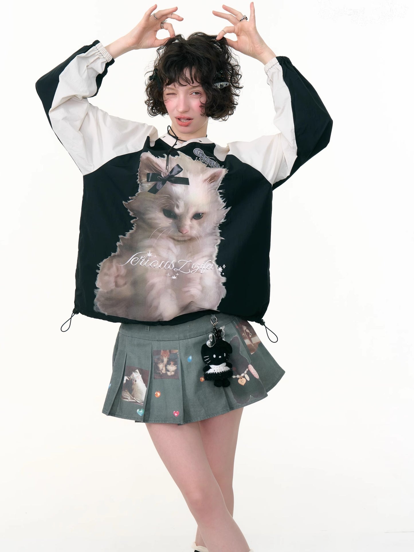 ZiziFei - Black & White Colorblock Cat Print V-Neck Sweatshirt