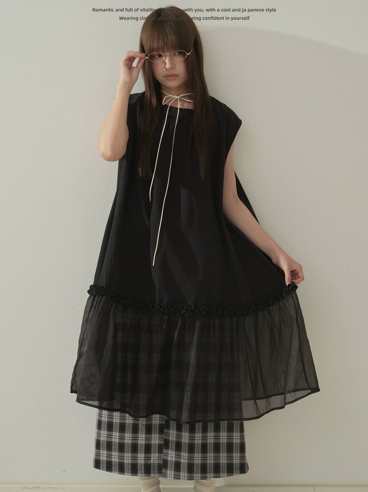 "Floating Veil" Mesh Panel Layering Maxi Dress (Black / White)