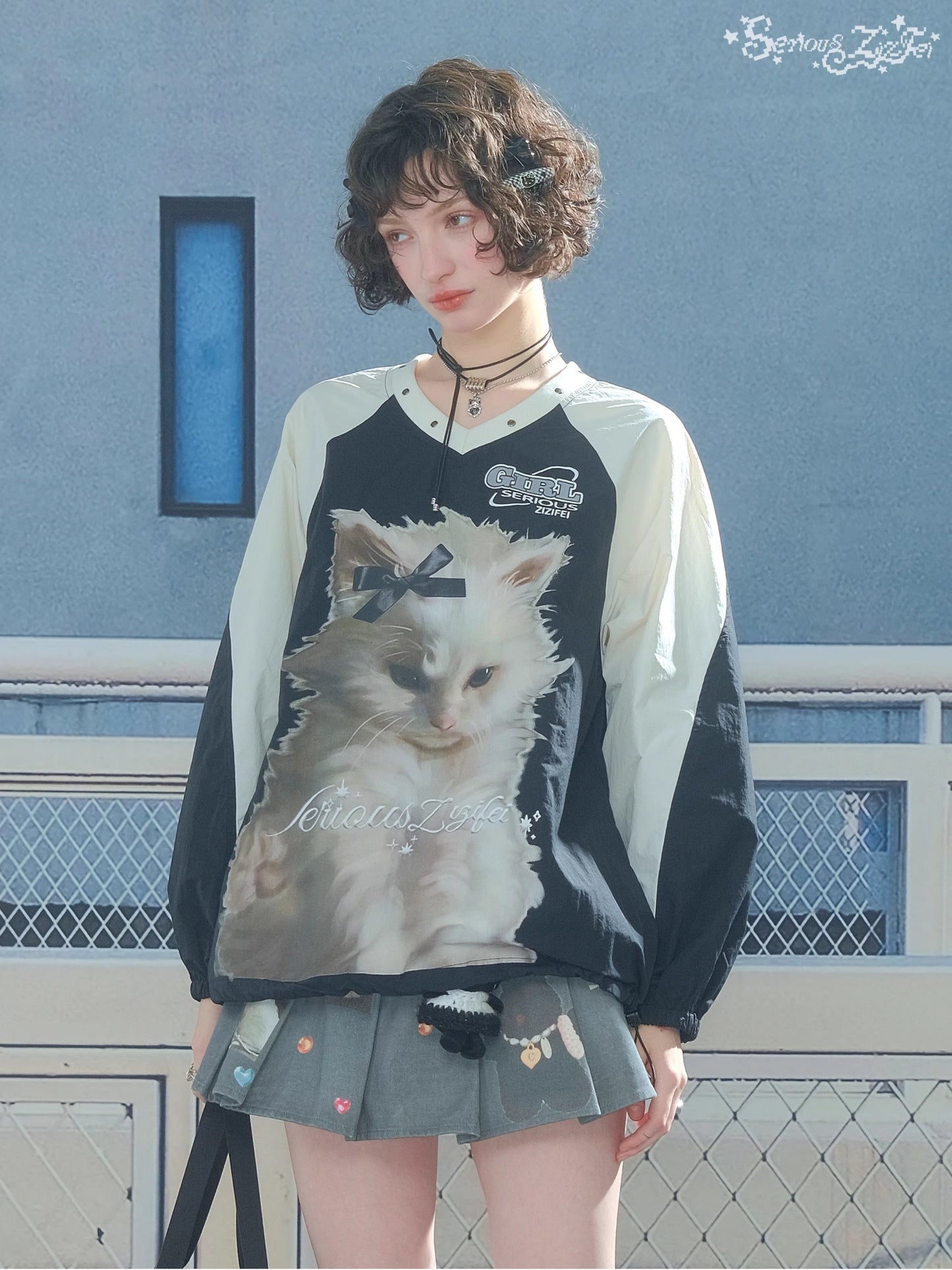 ZiziFei - Black & White Colorblock Cat Print V-Neck Sweatshirt