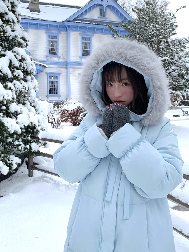 罐头士多所 Sky Blue Mid-Length Down Coat with Bow Detail