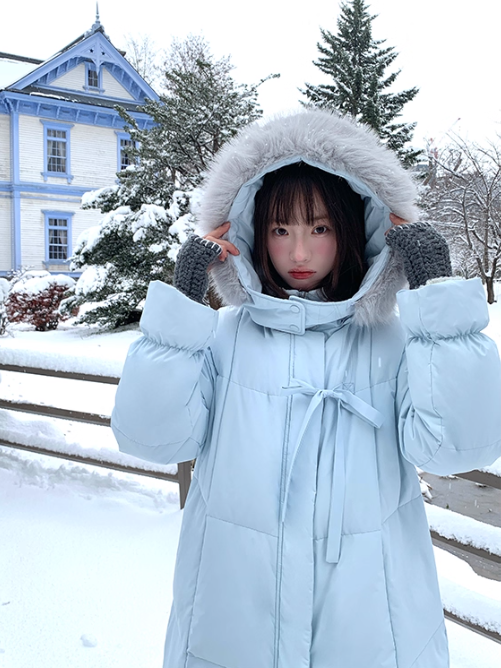 罐头士多所 Sky Blue Mid-Length Down Coat with Bow Detail