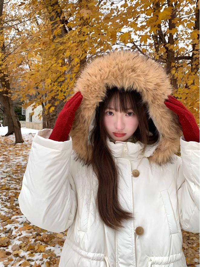 罐头士多所 Slim-Fit Hooded Down Parka with Faux Raccoon Fur Trim
