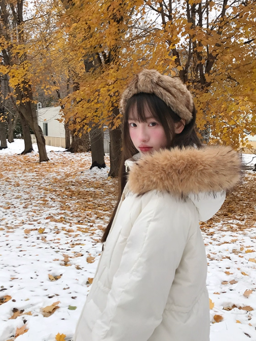 罐头士多所 Slim-Fit Hooded Down Parka with Faux Raccoon Fur Trim