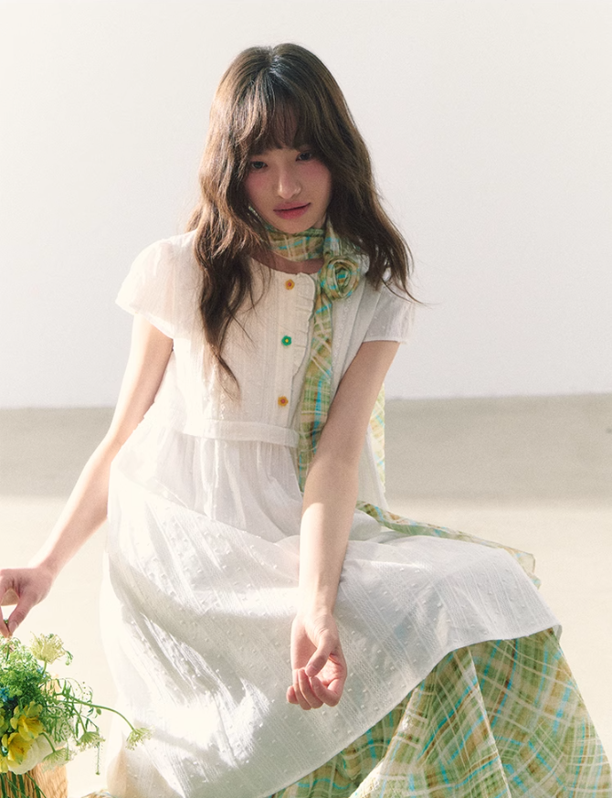 罐头粪便 - White Puff-Sleeve Dress + Forest Plaid Contrast Skirt