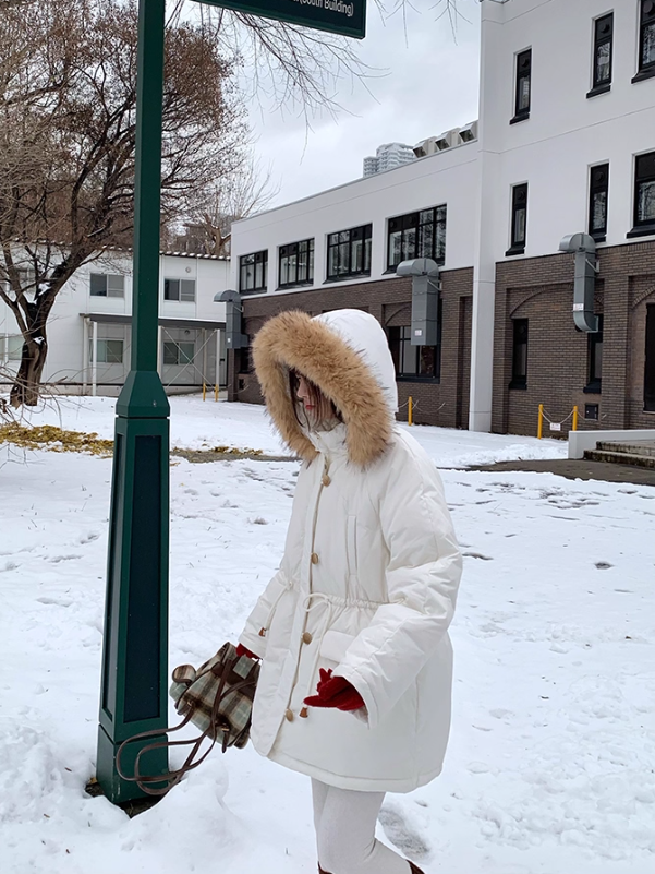 罐头士多所 Slim-Fit Hooded Down Parka with Faux Raccoon Fur Trim