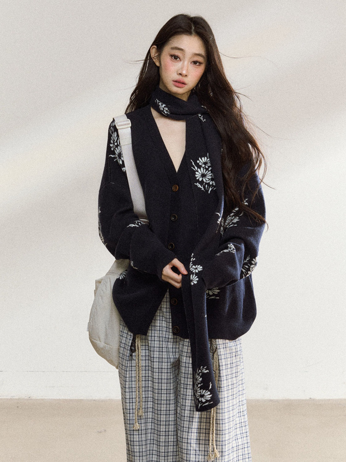 JN's DESIGN - Navy Blue Floral Jacquard V-Neck Cardigan