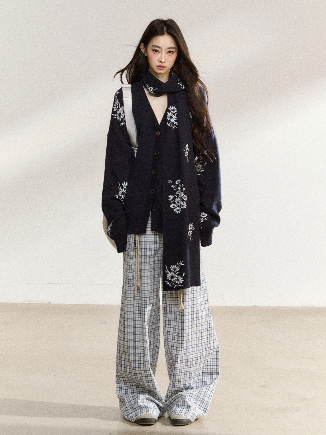 JN's DESIGN - Navy Blue Floral Jacquard V-Neck Cardigan