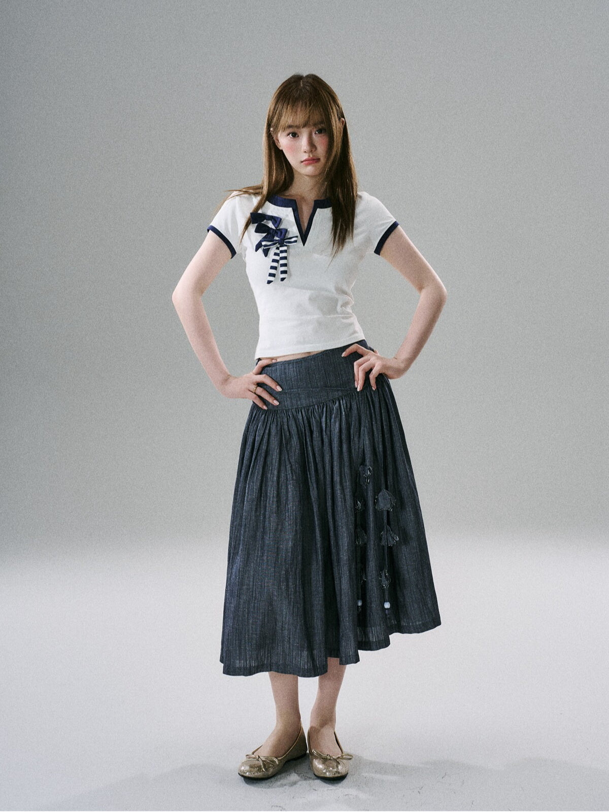 LOST FOREST - Blue & White Bow-Detail V-Neck Fitted T-Shirt