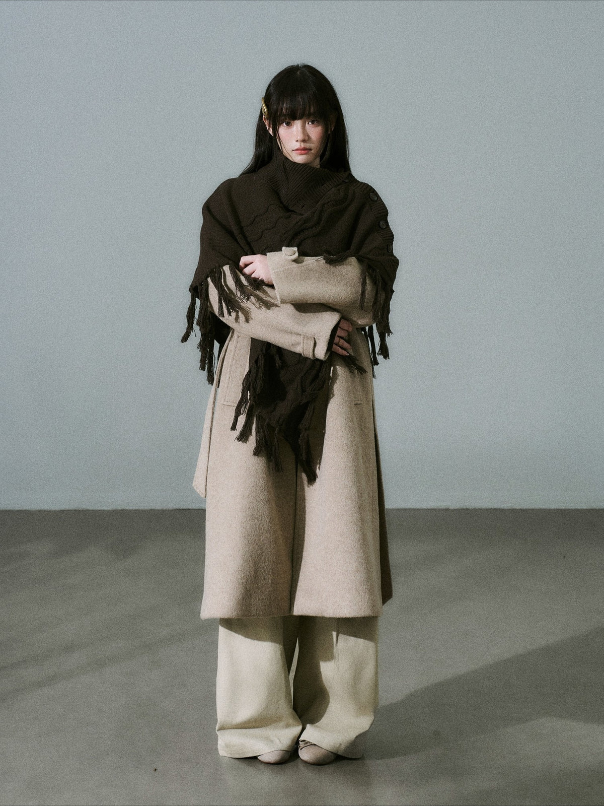 LOST FOREST - Wool-Blend Bow Graphic Fringe Cape Shawl (Coffee / Dark Gray)