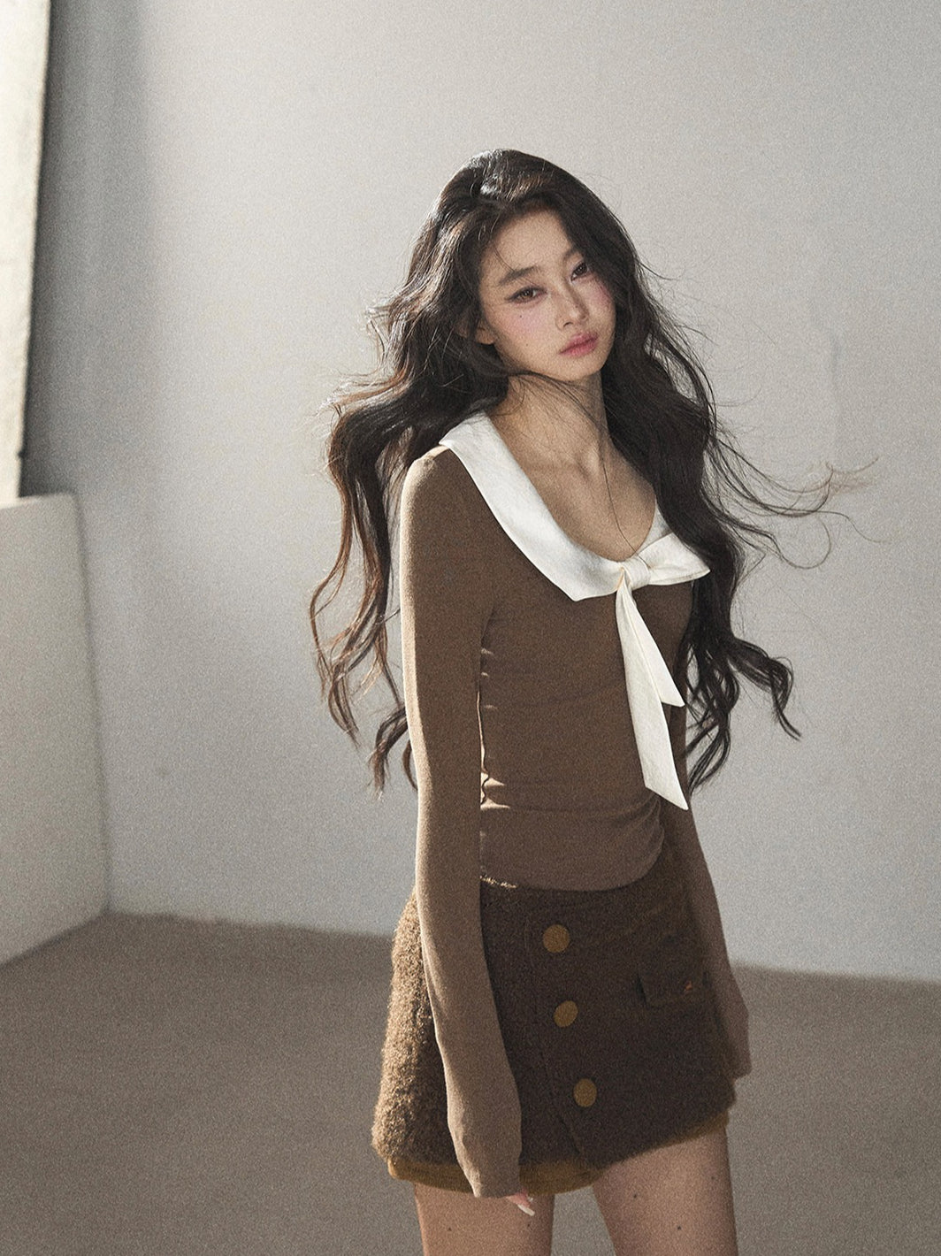 AOMALM - Gray Caramel Cropped Fitted Long Sleeve T-Shirt