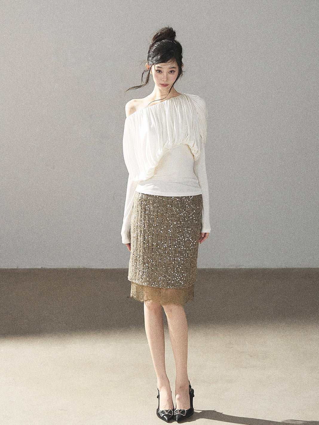 AOMALM - Creamy Ivory Asymmetric Ruched Off-Shoulder Long Sleeve Top