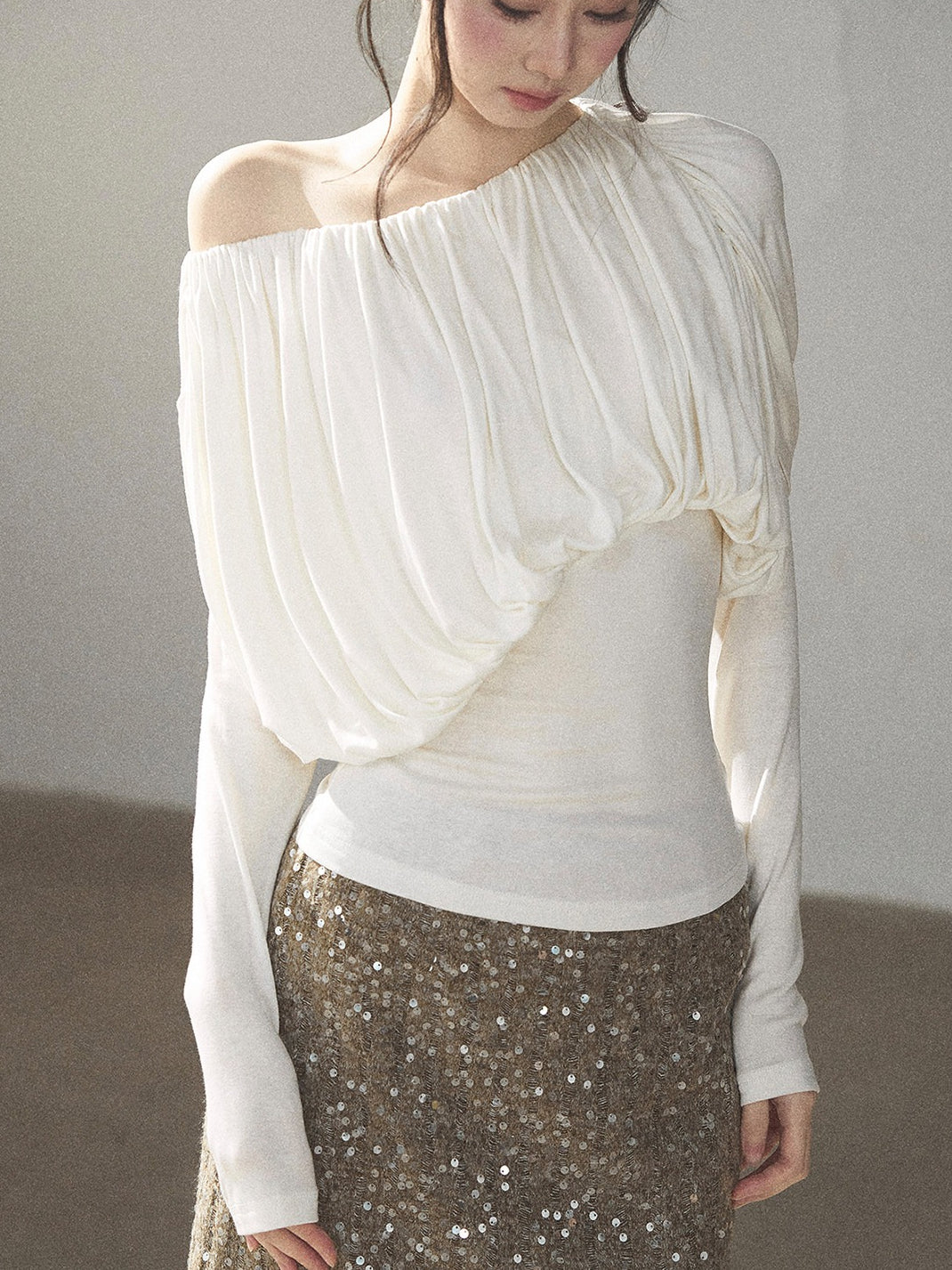 AOMALM - Creamy Ivory Asymmetric Ruched Off-Shoulder Long Sleeve Top
