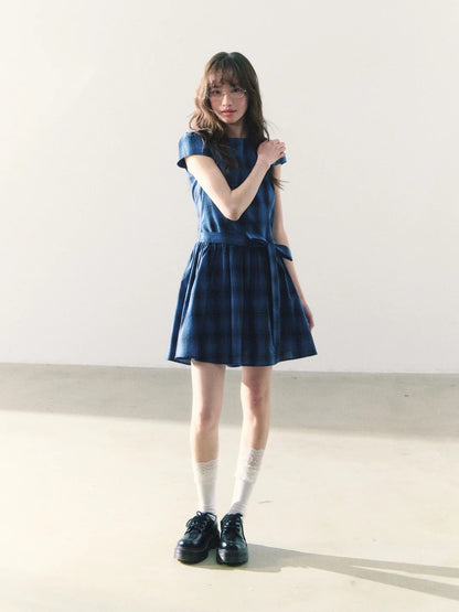 罐头粪便 - Sweet Navy Gingham Dress – Waist Tie & Round Neck Summer Look