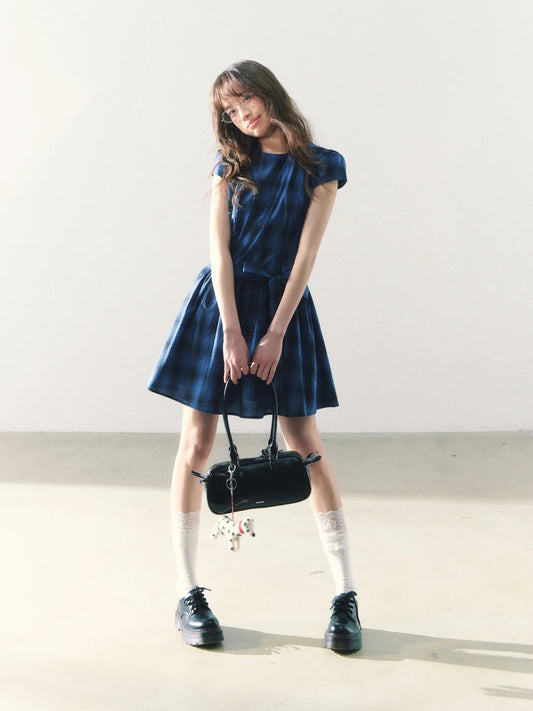 罐头粪便 - Sweet Navy Gingham Dress – Waist Tie & Round Neck Summer Look