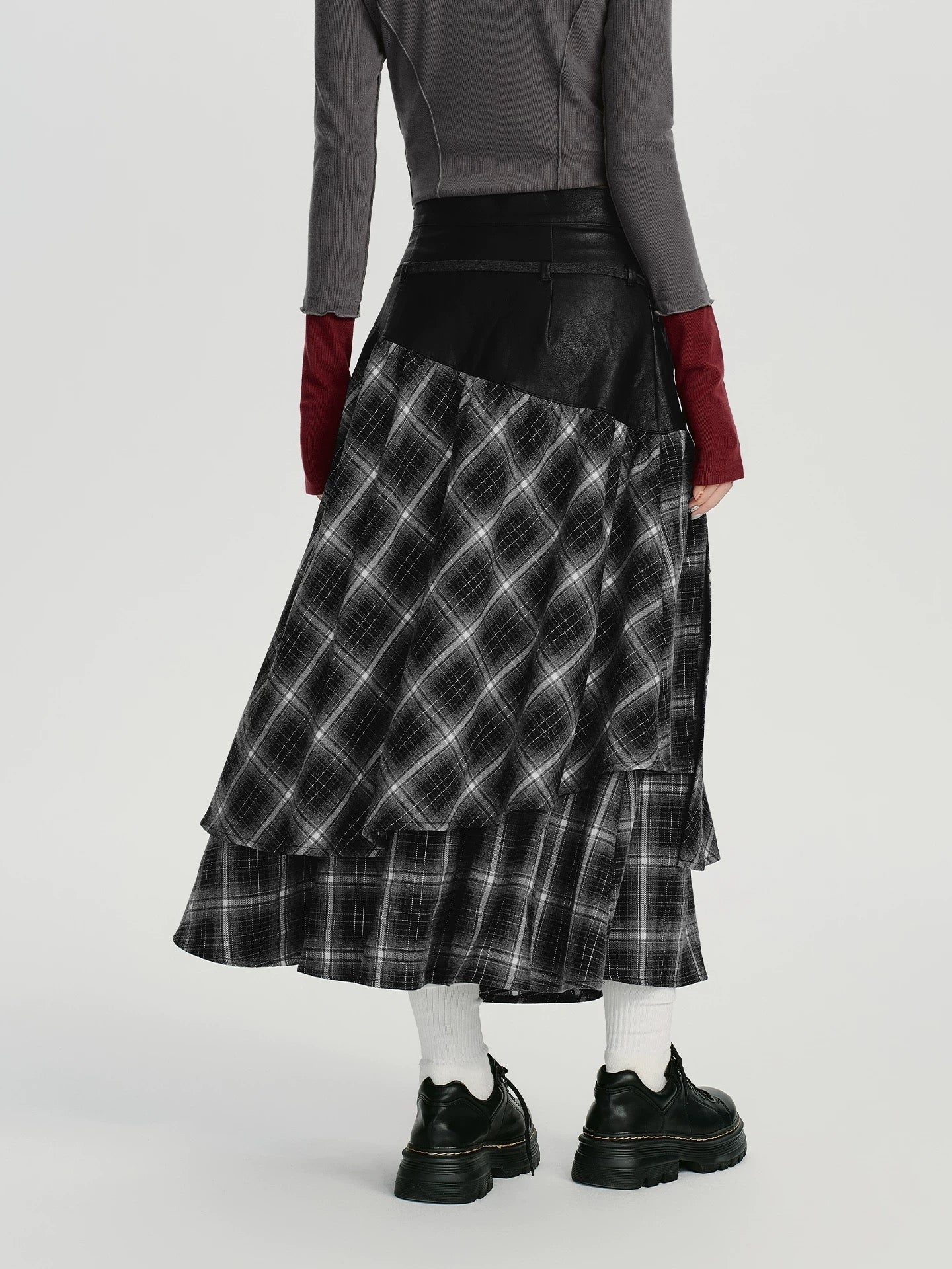 "莱茵河畔" Contrast Plaid Knit Wool Midi Skirt with Ruffle Hem (Black)