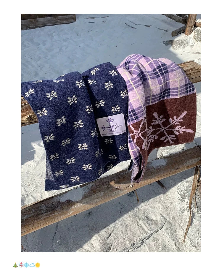 Japanese Lifestyle-Inspired Two-Tone Knit Snowflake Scarf