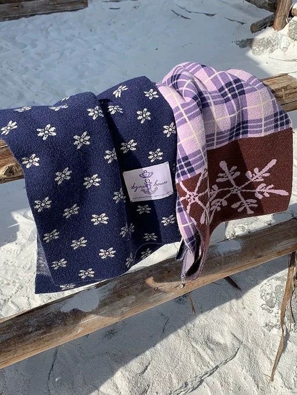 Japanese Lifestyle-Inspired Two-Tone Knit Snowflake Scarf
