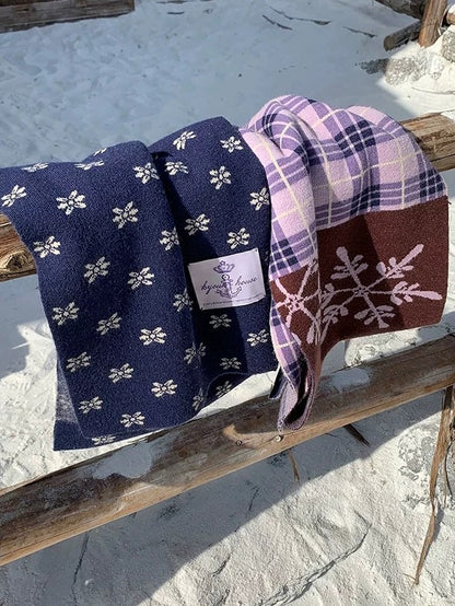 Japanese Lifestyle-Inspired Two-Tone Knit Snowflake Scarf