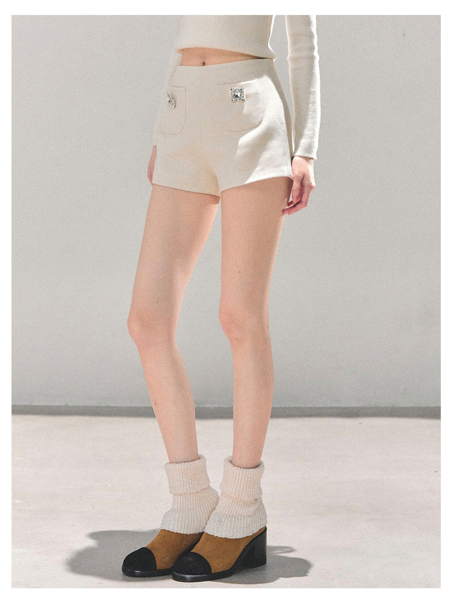 少也眼 “Through Her Dreamscape" Beige Shorts