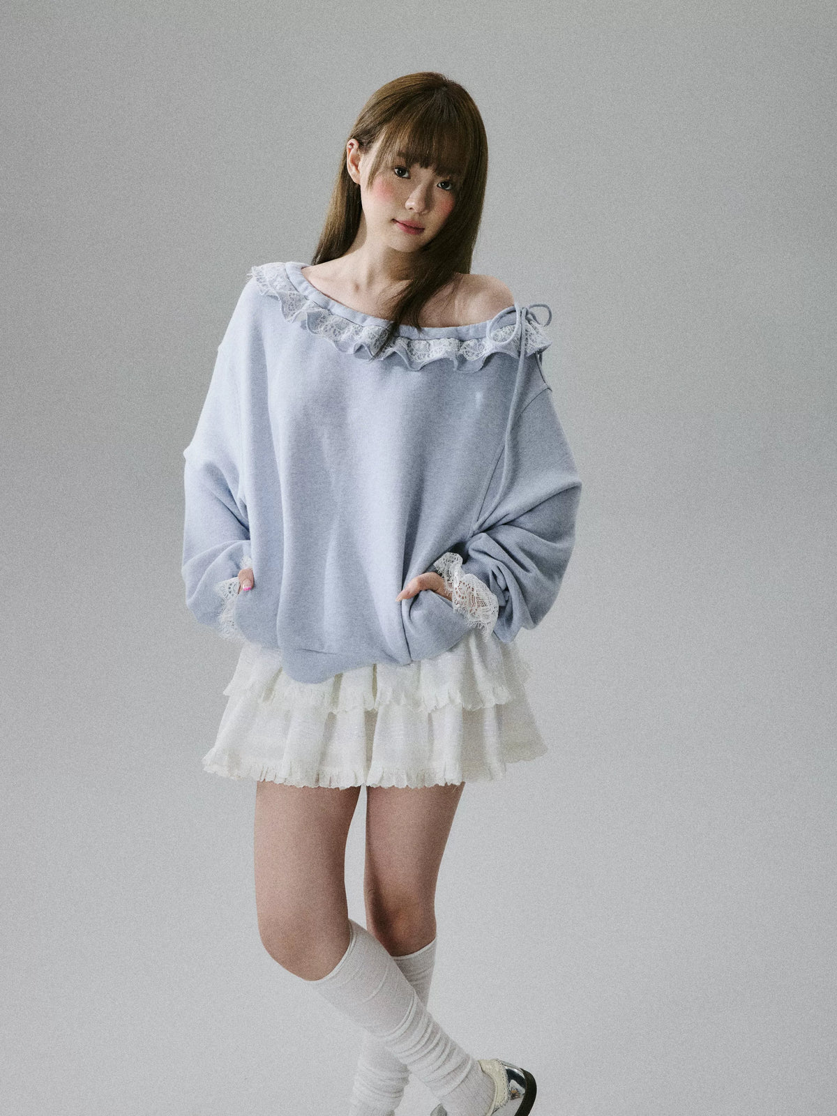 LOST FOREST - Heather Gray One-Shoulder Eyelash Lace Cotton Sweatshirt