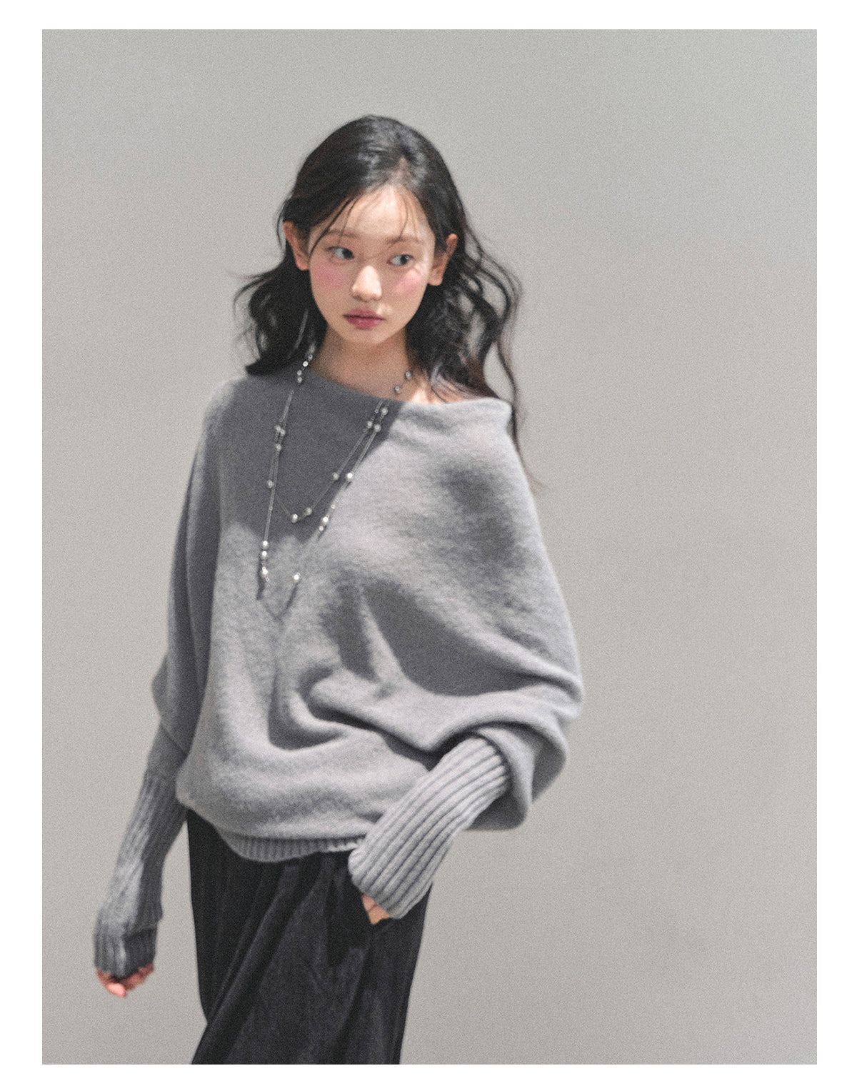 少也眼 “Soft Minimalism” Off-Shoulder Versatile Knit Top - Light Grey 6416515