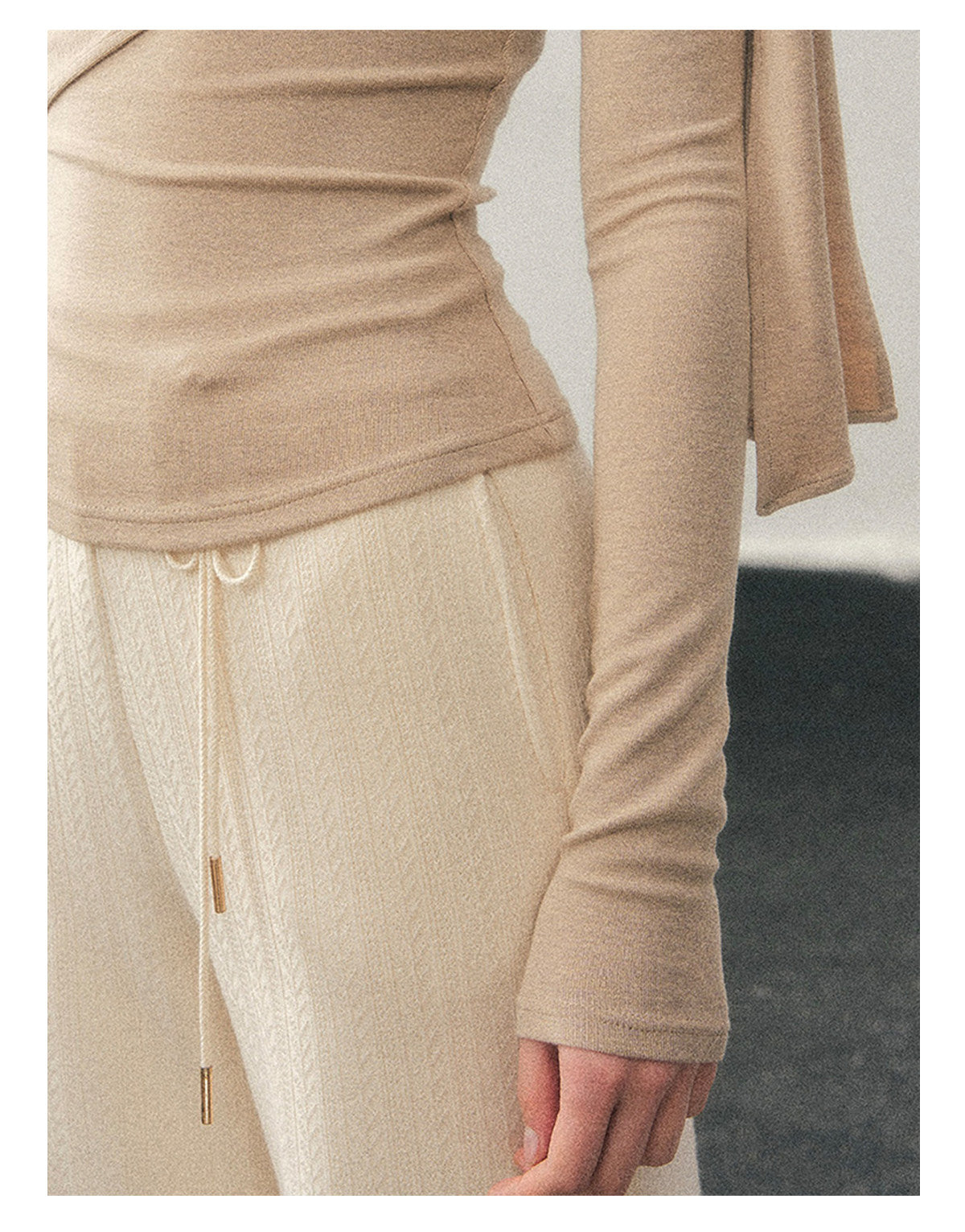 少也眼 “She Is Lighter Than the Wind” Streamer-Neck Top - Oatmeal