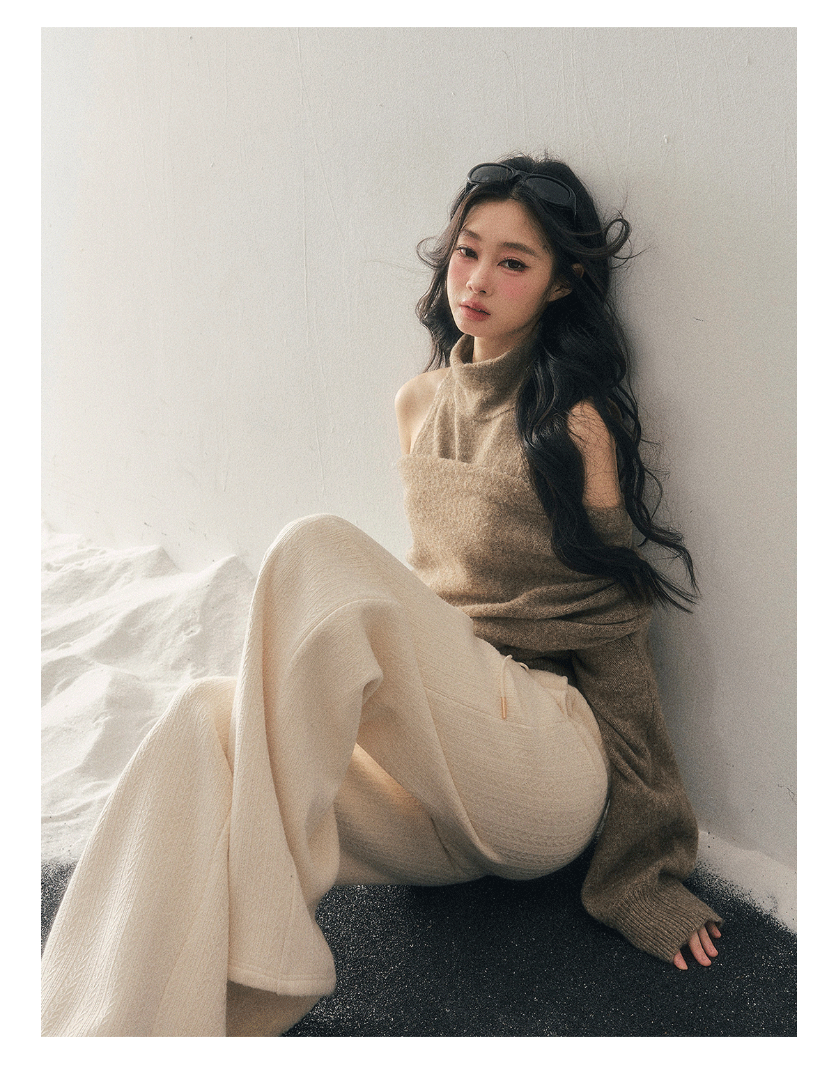 少也眼 "Echo of Sunset" Off-Shoulder Turtleneck Knit Two-Piece Set