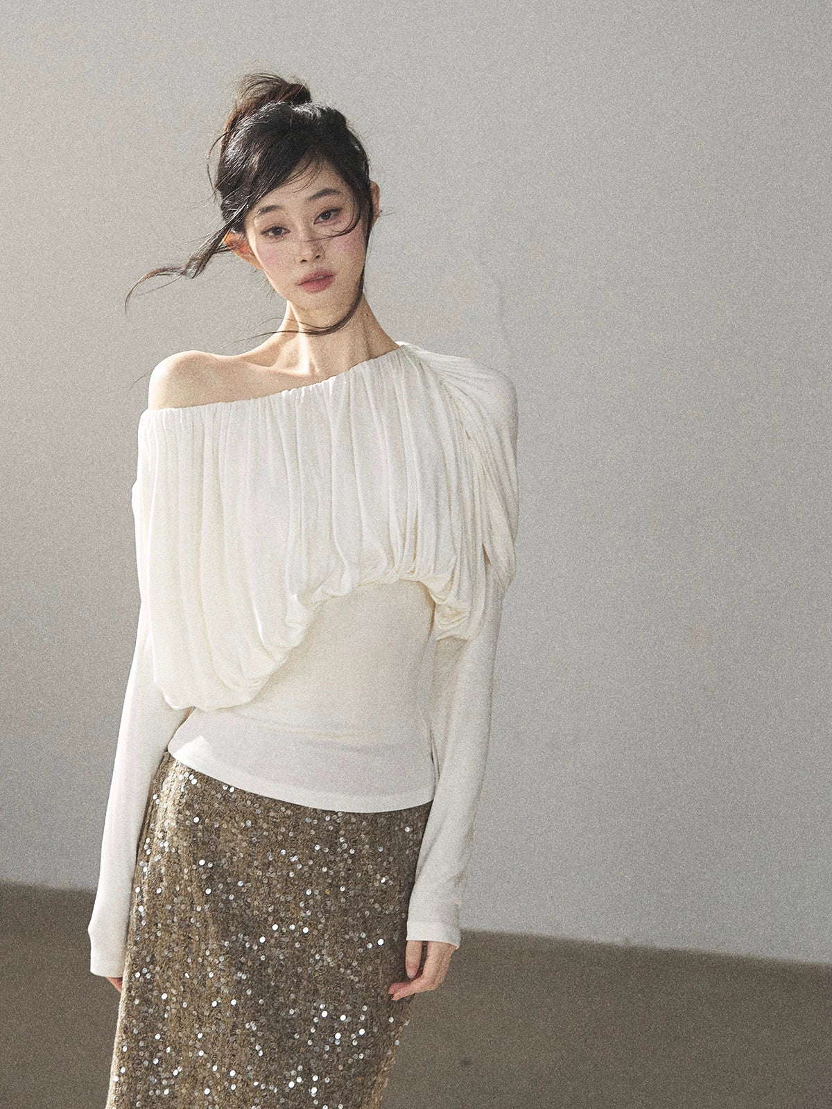 AOMALM - Creamy Ivory Asymmetric Ruched Off-Shoulder Long Sleeve Top