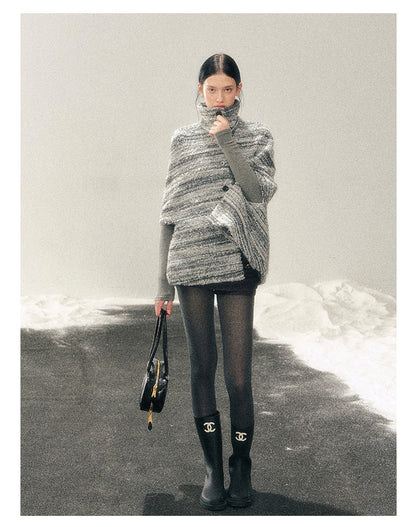 少也眼 "Soft-Focus Warmth" Tweed Cape Coat - Silver Grey