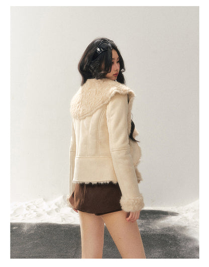 少也眼 “Pure White Enfolds Me” Faux Shearling Tie-Front Jacket
