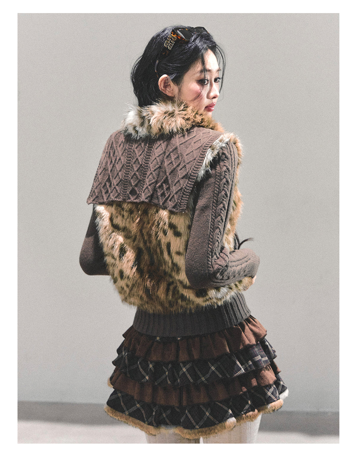 少也眼 “She Walks Through the Wild” Khaki Faux Fur–Panel Jacket 7474151
