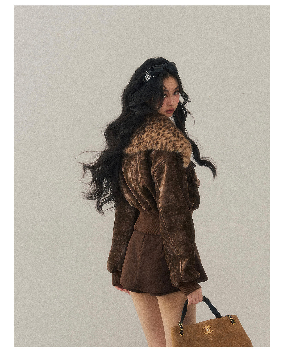 少也眼 "Defocused Dreams" Melard Leopard Utility Cropped Jacket - Chestnut Brown
