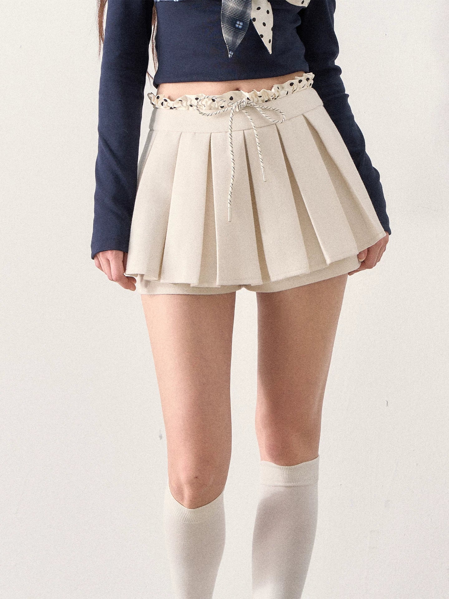 [TMMG] “Leg-Lengthening Essential” — Sweet Cream Pleated Mini Skirt