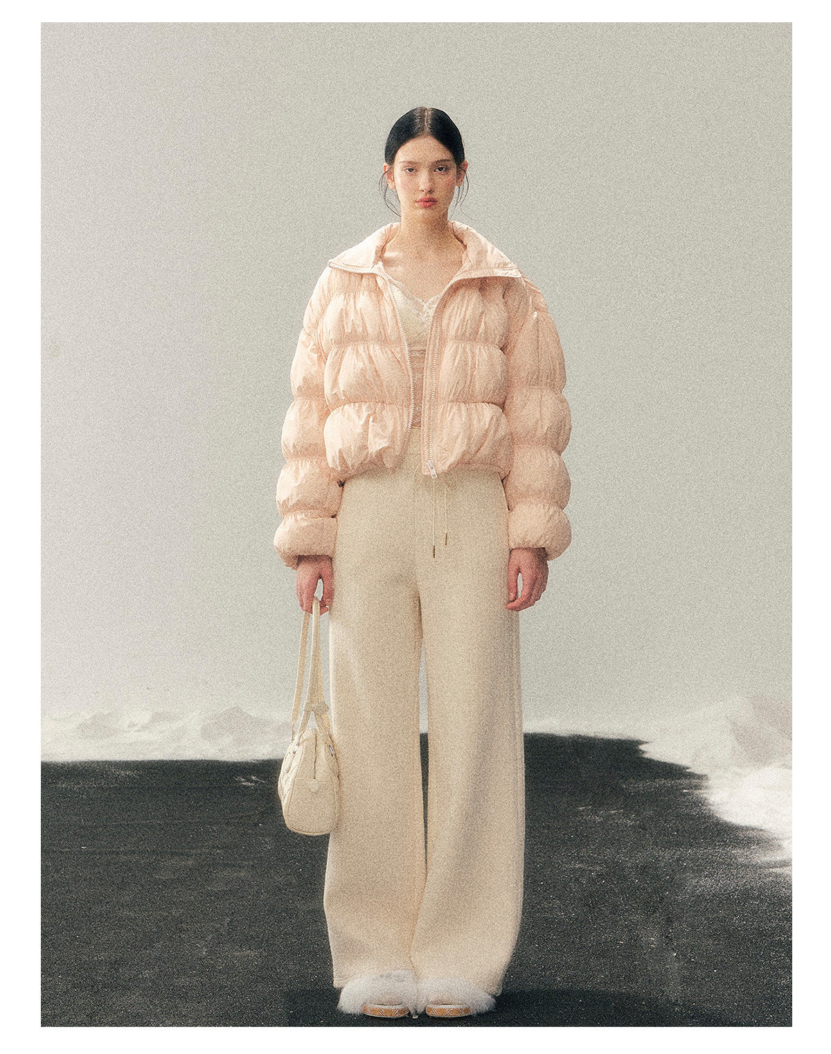 少也眼 “She Gazes at the Snow” White Duck Down Cropped Jacket - Lotus Root Pink