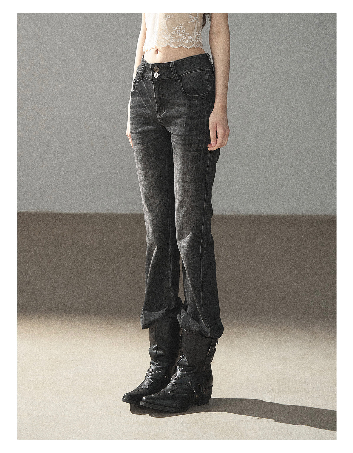 170726 "Her Quiet Shore" Rock Black Mid-Rise Flared Jeans