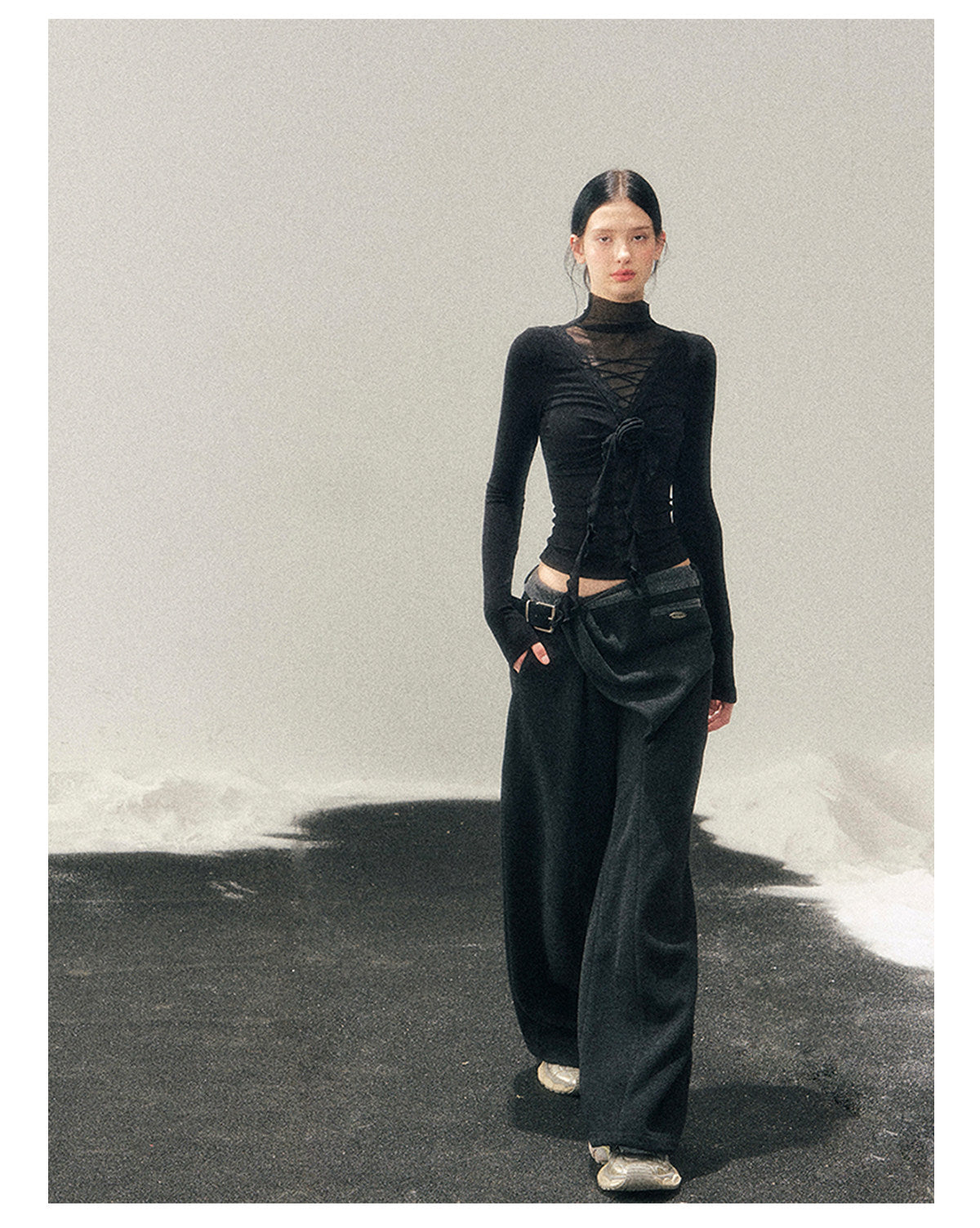 少也眼 “Vanishing Curve” Sheer Lace Turtleneck Base Top - Black