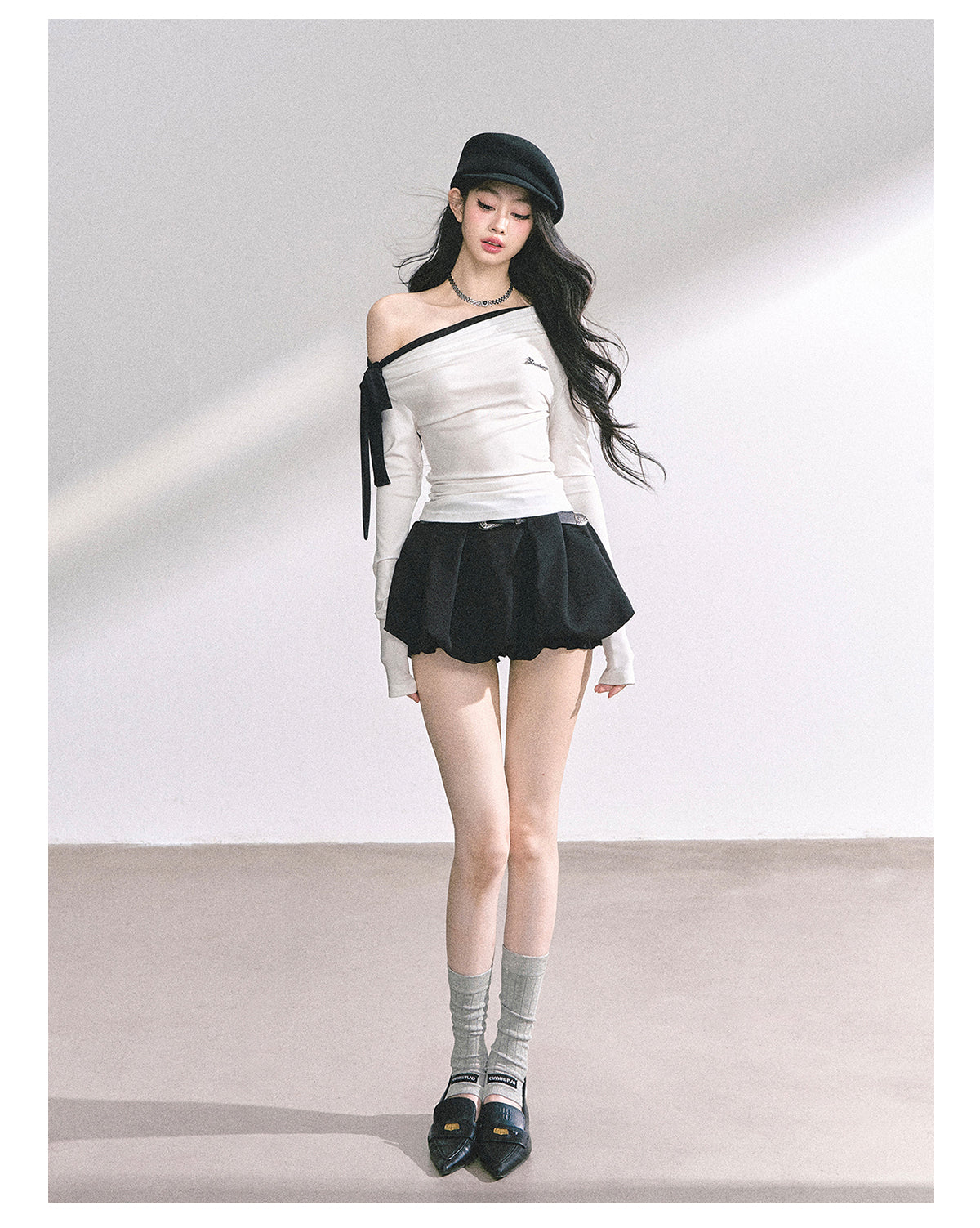 少也眼 "Sweet Temptation Spiral" Asymmetric Off-Shoulder Long-Sleeve Crop Tee - White