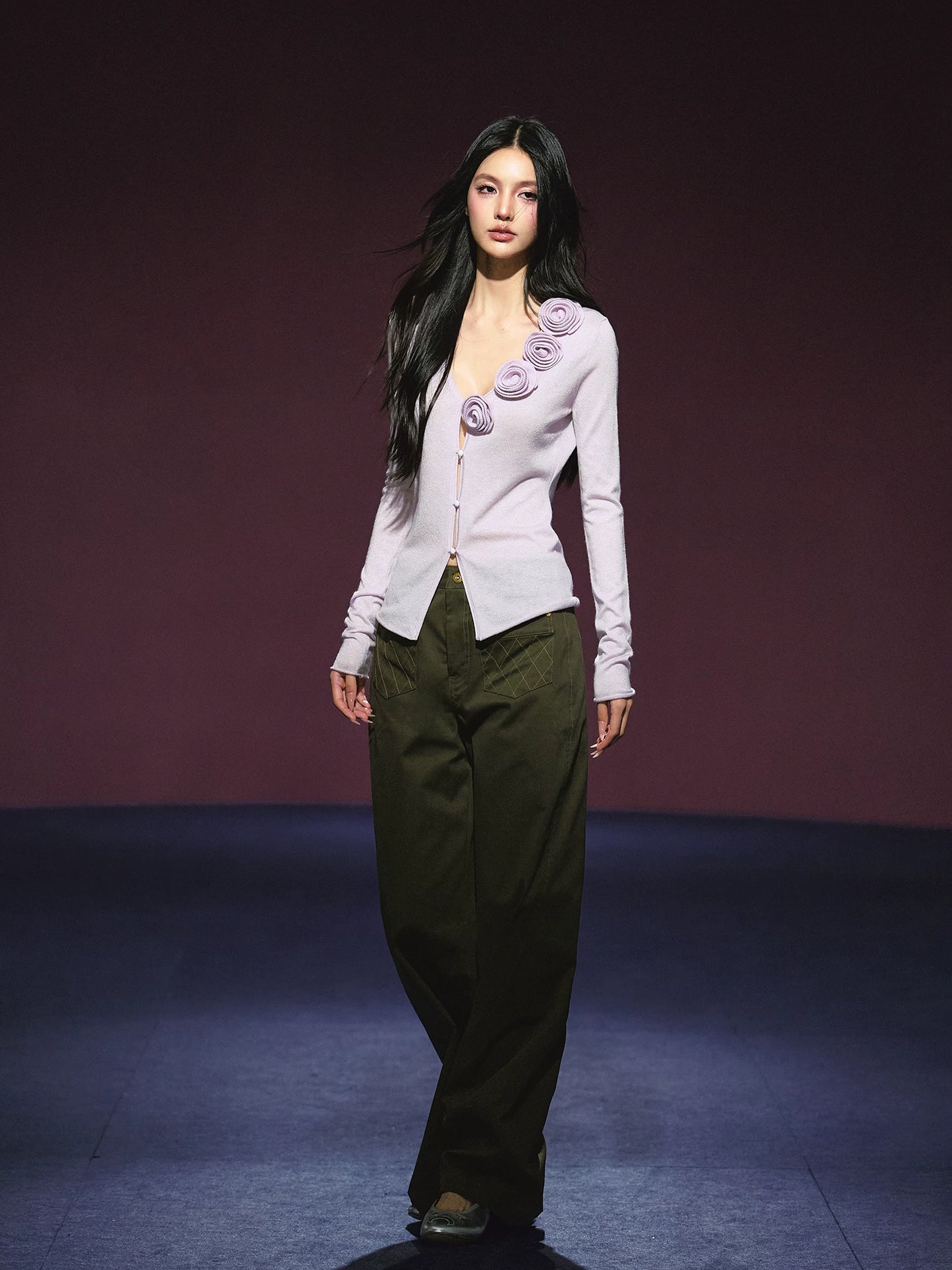 3D Rose Contrast V-Neck Shimmer Knit Cardigan (White/ Light Lavender)