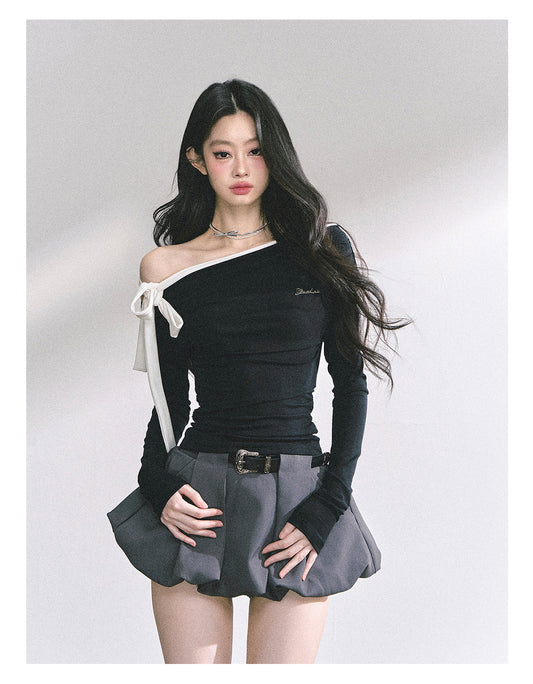 少也眼 "Sweet Temptation Spiral" Asymmetric Off-Shoulder Long-Sleeve Crop Tee - Black