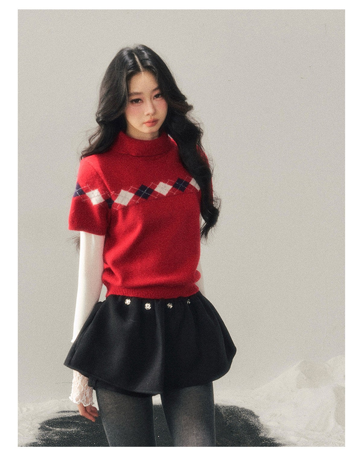 少也眼 “Snow-Wrapped Christmas Letter” Mock Neck Short-Sleeve Knit Top