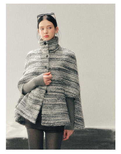 少也眼 "Soft-Focus Warmth" Tweed Cape Coat - Silver Grey