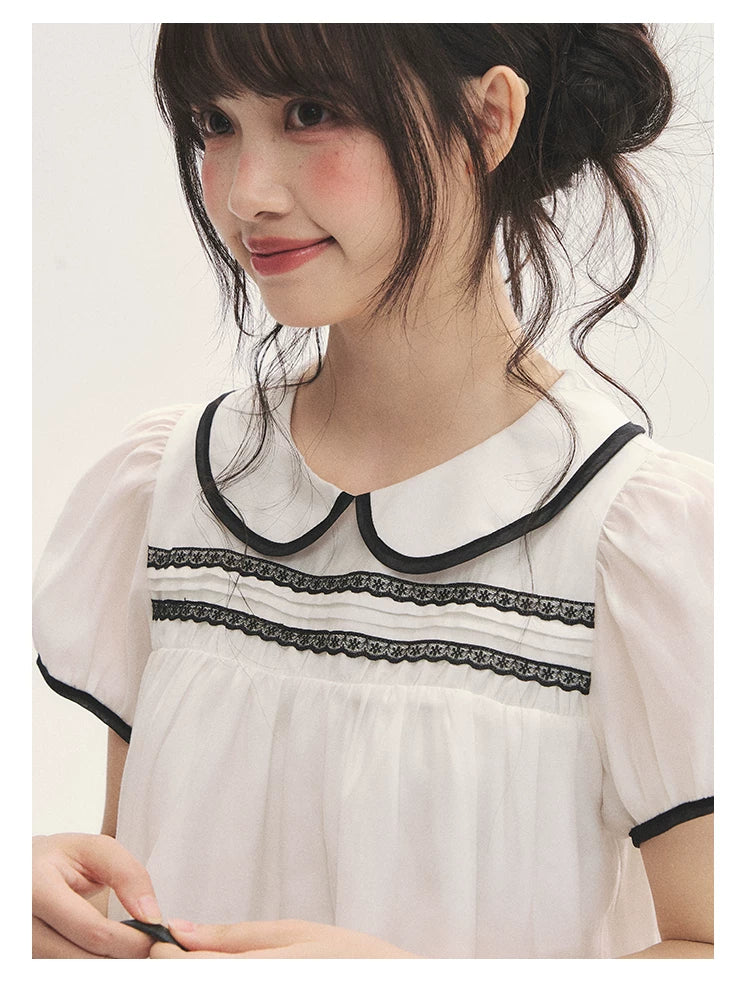 "Antique Dollhouse" Lace Appliqué Peter Pan Collar Puff Sleeve Blouse (Ivory White/ Still Blue)