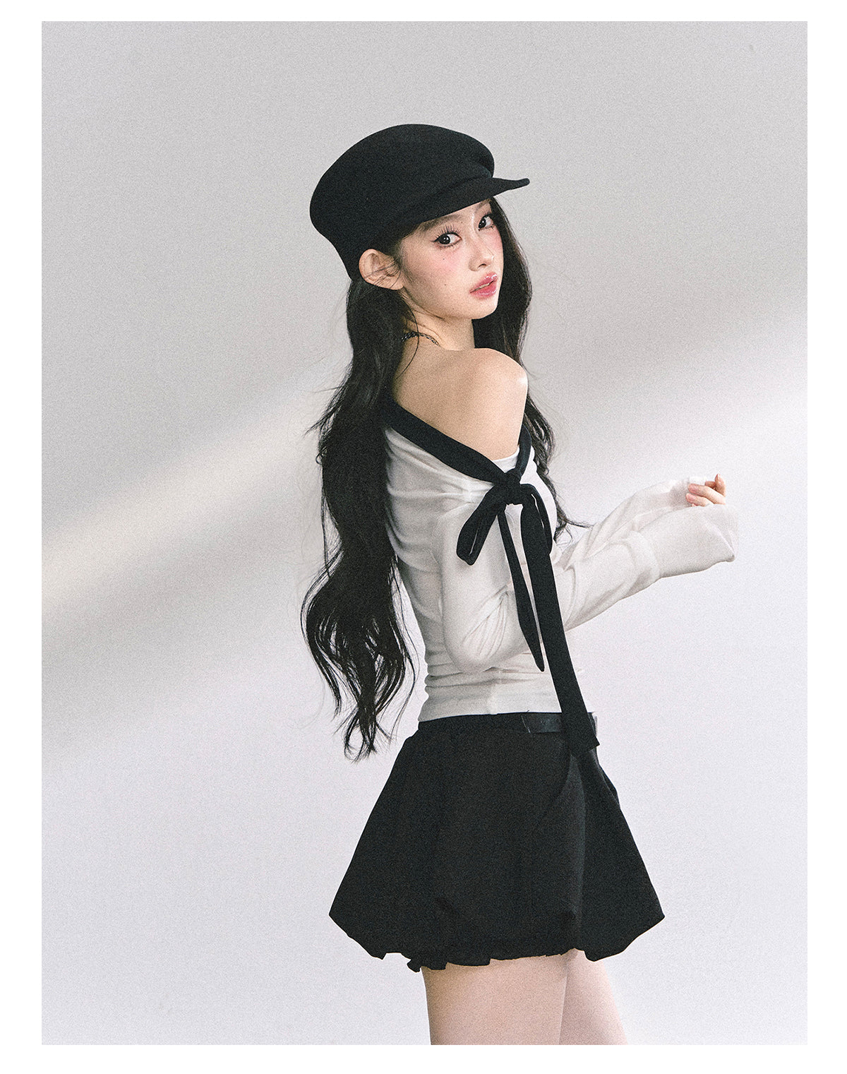 少也眼 "Sweet Temptation Spiral" Asymmetric Off-Shoulder Long-Sleeve Crop Tee - White